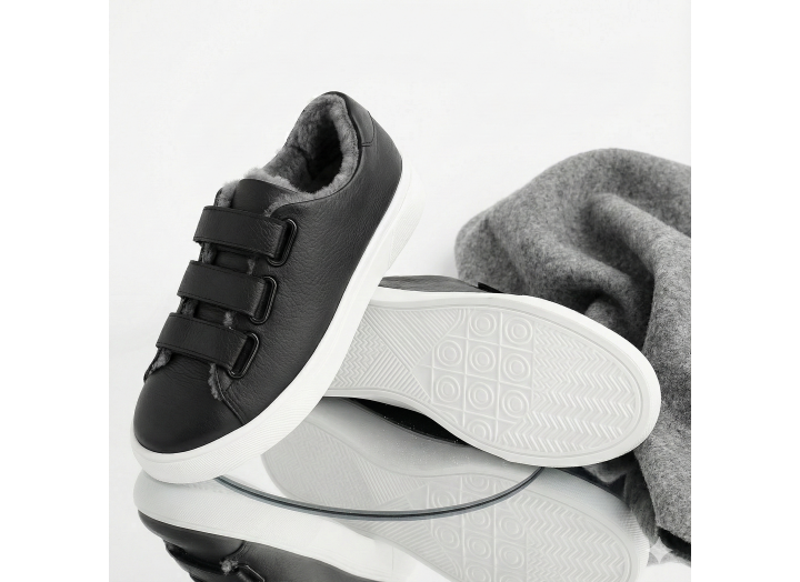 Жіночі зимові кросівки з вовною шкіряні на липучках Kindzer LUX 5208 чорні