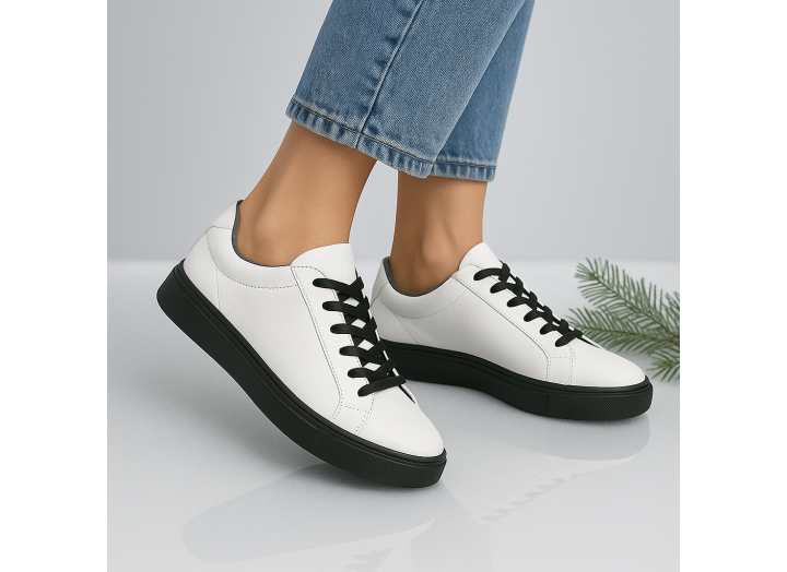 Жіночі зимові кросівки з вовною шкіряні Kindzer LUX 5211 білі з чорними шнурками